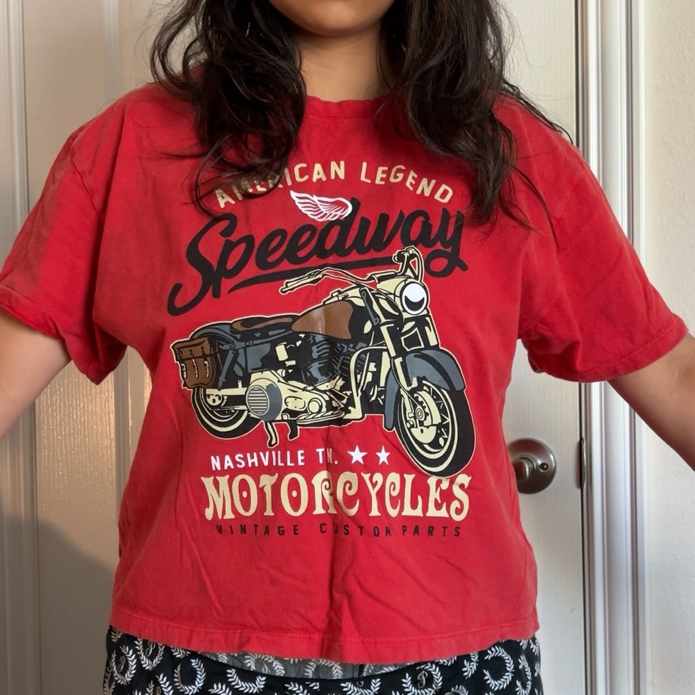 graphic tee cropped